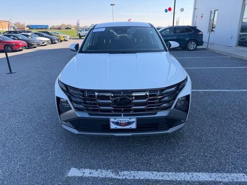 White Pearl 2025 Hyundai TUCSON SE