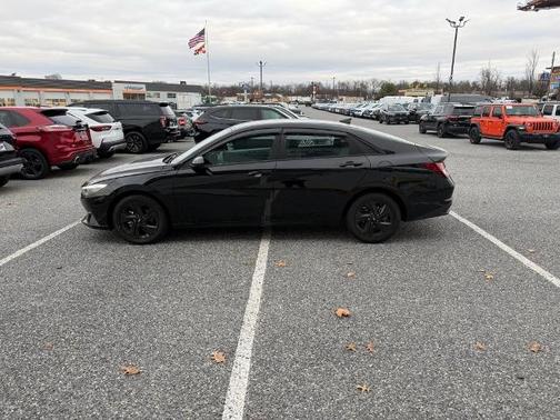 2022 Hyundai ELANTRA SEL