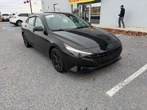 2022 Hyundai ELANTRA SEL