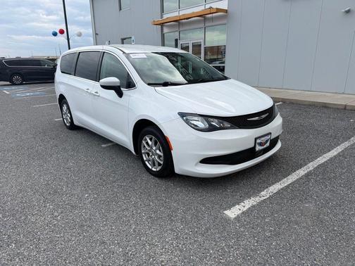 Bright White Clearcoat 2023 Chrysler Voyager LX