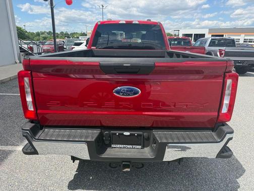 Rapid Red Metallic Tinted Clearcoat 2024 Ford F-250 XLT