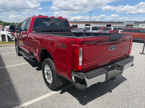 Rapid Red Metallic Tinted Clearcoat 2024 Ford F-250 XLT