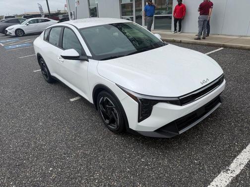 Snow White Pearl 2025 Kia K4 EX
