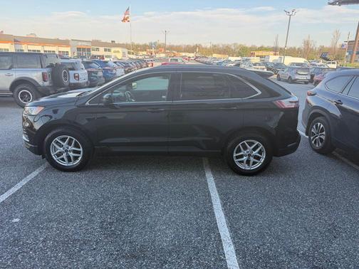 Black Metallic 2022 Ford Edge SEL