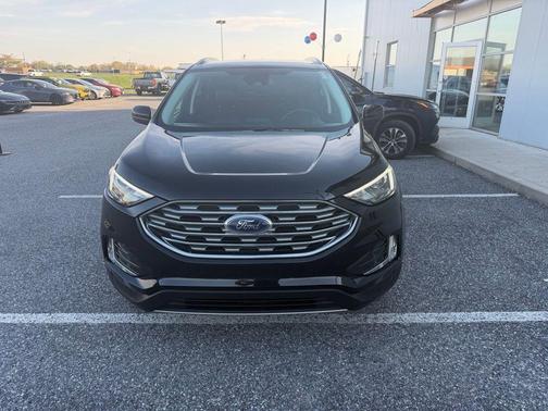 Black Metallic 2022 Ford Edge SEL