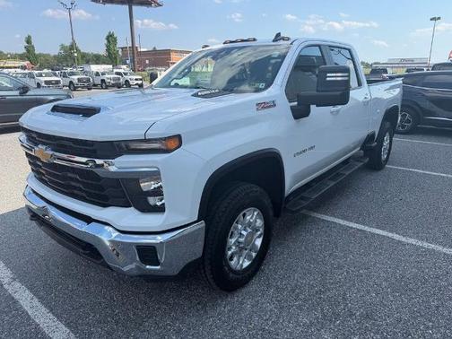 Summit White 2024 Chevrolet Silverado 2500 LT