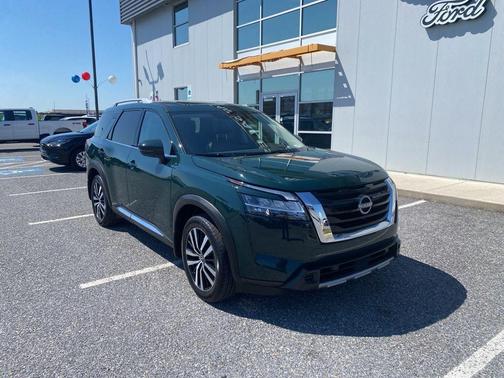 Obsidian Green 2024 Nissan Pathfinder Platinum