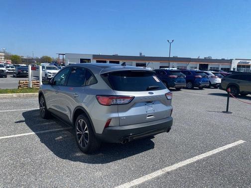 Silver Metallic 2022 Ford Escape SE