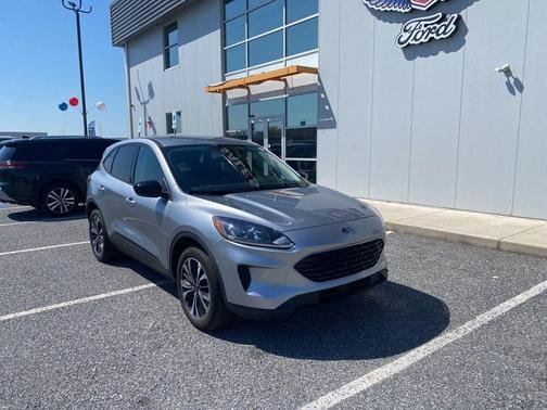 Silver Metallic 2022 Ford Escape SE