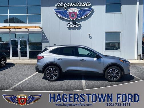 Silver Metallic 2022 Ford Escape SE