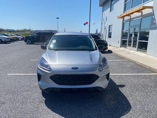 Silver Metallic 2022 Ford Escape SE