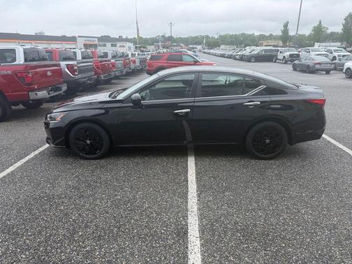 Black 2023 Nissan Altima 2.5 S
