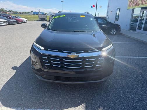 Mosaic Black Metallic 2025 Chevrolet Equinox LT