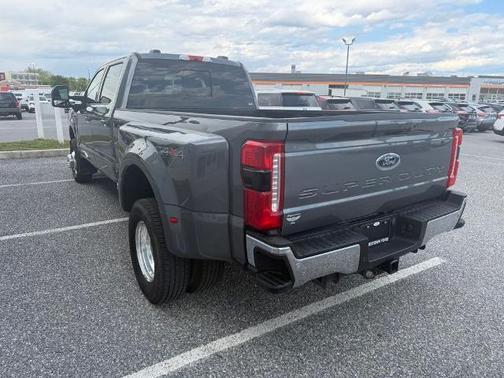 CARBONIZED GRAY 2024 Ford F-350 LARIAT SUPER DUTY