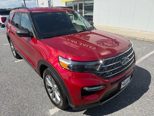 Rapid Red Metallic Tinted Clearcoat 2023 Ford Explorer XLT