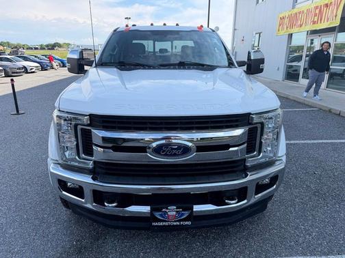 Oxford White 2019 Ford F-450 XLT