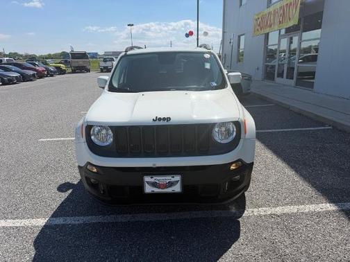 Alpine White 2017 Jeep Renegade LATITUDE