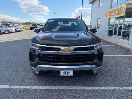 Harvest Gold / Bronze 2023 Chevrolet Silverado 1500 LT