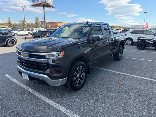 Harvest Gold / Bronze 2023 Chevrolet Silverado 1500 LT