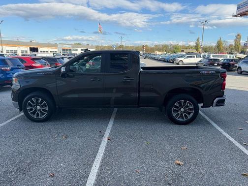 Harvest Gold / Bronze 2023 Chevrolet Silverado 1500 LT