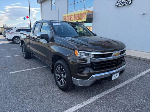 Harvest Gold / Bronze 2023 Chevrolet Silverado 1500 LT