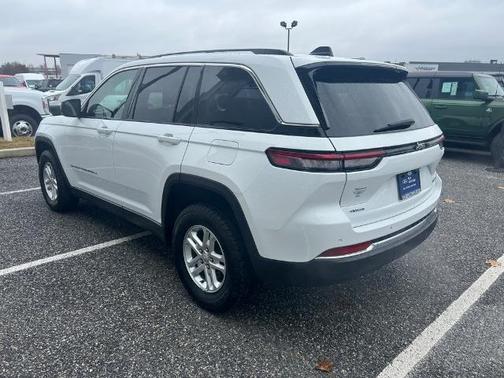 2022 Jeep Grand Cherokee LAREDO