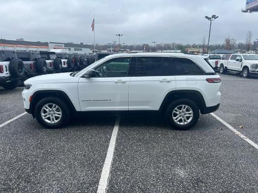 2022 Jeep Grand Cherokee LAREDO