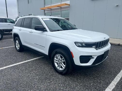 2022 Jeep Grand Cherokee LAREDO