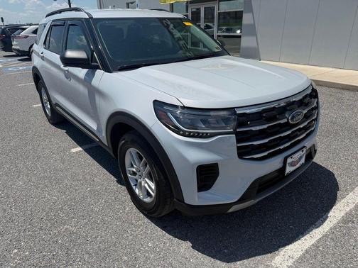 Space White Metallic 2025 Ford Explorer Active