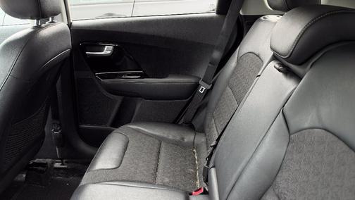Snow White Pearl 2022 Kia Niro LXS