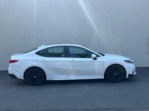 Ice 2025 Toyota Camry SE