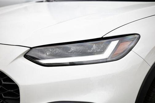 Platinum White 2027 Honda HR-V LX