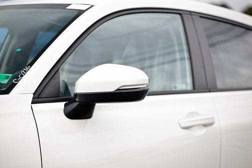 Platinum White 2027 Honda HR-V LX