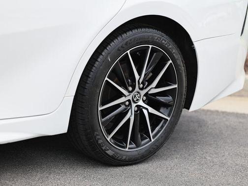 Ice 2023 Toyota Camry SE