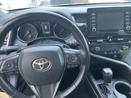 Ice 2023 Toyota Camry SE