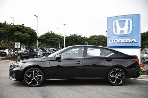 2023 Nissan Altima SR FWD