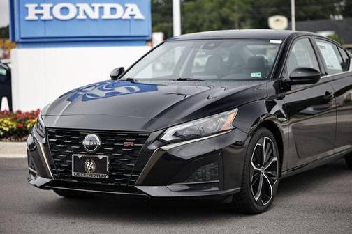 2023 Nissan Altima SR FWD