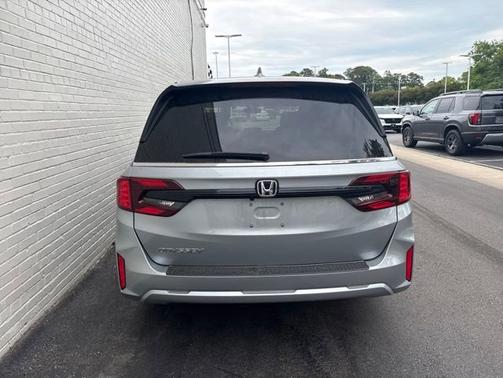Solar Silver Metallic 2026 Honda Odyssey