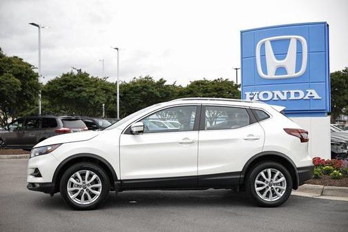 2022 Nissan Rogue Sport SV
