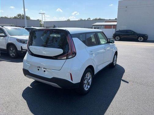 Snow White Pearl 2025 Kia Soul LX