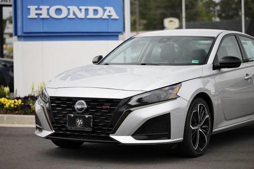 2023 Nissan Altima SR FWD
