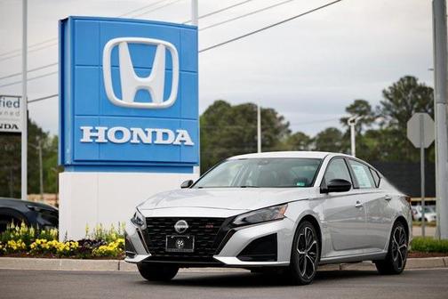 2023 Nissan Altima SR FWD