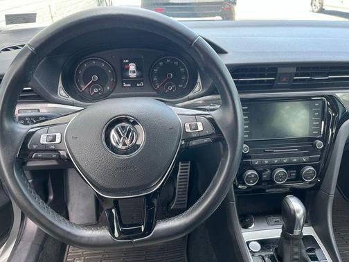 Pure White 2021 Volkswagen Passat 2.0T R-Line