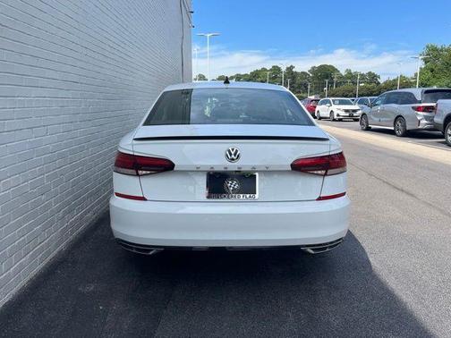Pure White 2021 Volkswagen Passat 2.0T R-Line