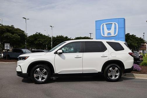 Platinum White Pearl 2023 Honda Pilot EX-L 8-Passenger