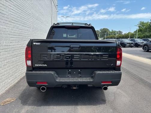 Crystal Black Pearl 2024 Honda Ridgeline