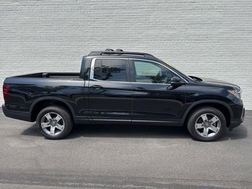 Crystal Black Pearl 2024 Honda Ridgeline