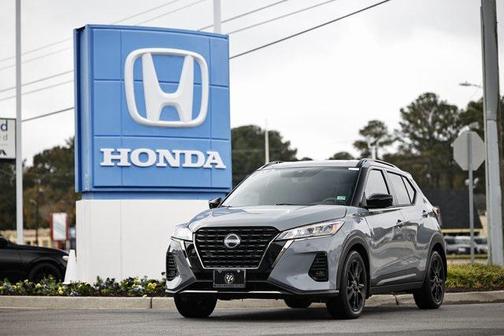 2023 Nissan Kicks SR