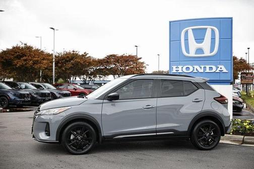 2023 Nissan Kicks SR