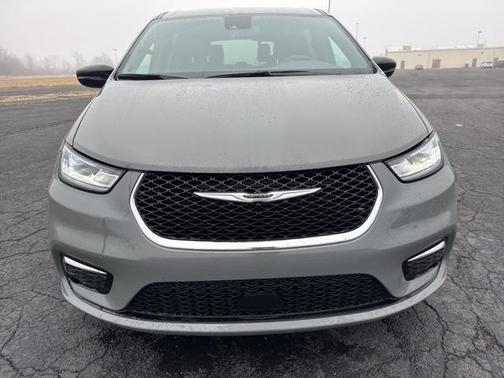 2025 Chrysler Pacifica L